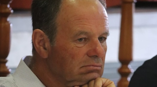 Mac&aacute;rio Correia diz que autarcas &ldquo;ganham trocos&rdquo; e pede mudan&ccedil;a na lei