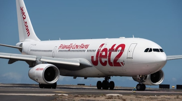 Avi&atilde;o da Jet2 declara emerg&ecirc;ncia e aterra em seguran&ccedil;a em Faro