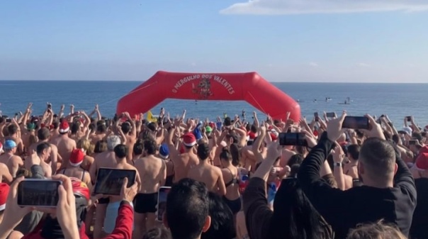 Praia de Faro celebra novo ano com o Mergulho dos Valentes