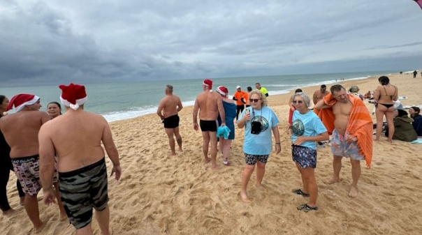 Primeira edi&ccedil;&atilde;o do "Mergulho dos Valentes" superou expectativas na Praia de Faro