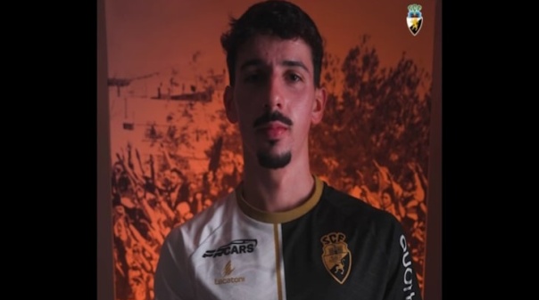 Extremo Andr&eacute; Candeias renova com Farense at&eacute; 2028