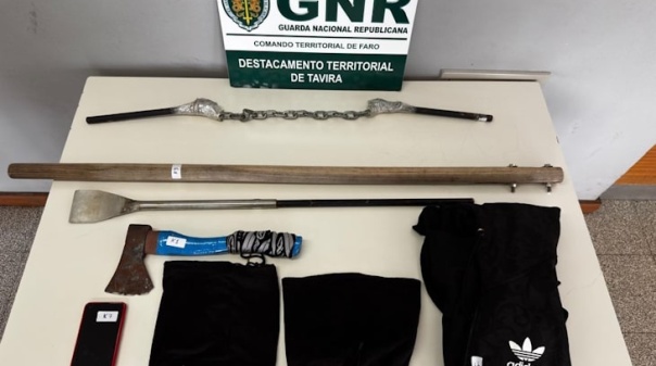 GNR det&eacute;m homem por roubos e apreende diversas armas em Monte Gordo