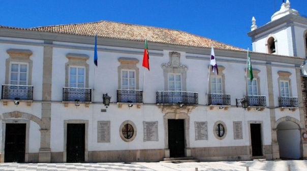 Or&ccedil;amento Municipal de Loul&eacute; centra-se no apoio &laquo;&agrave;s pessoas e &agrave;s fam&iacute;lias&raquo;