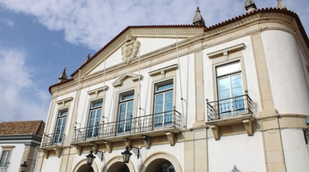 Presidente da Juventude Popular de Faro diz que or&ccedil;amento municipal &eacute; de conten&ccedil;&atilde;o e sem vis&atilde;o estrat&eacute;gica