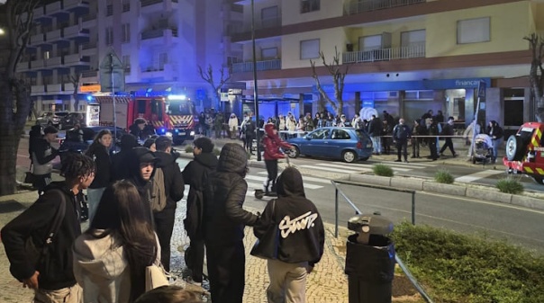 Jovem atropelada em passadeira pr&oacute;xima de escola em Olh&atilde;o 