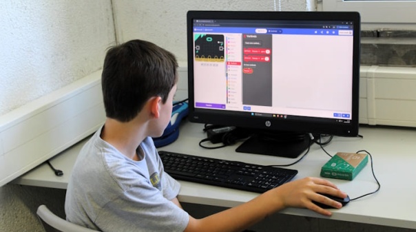 Projeto social quer combater insucesso escolar no Algarve atrav&eacute;s da programa&ccedil;&atilde;o digital