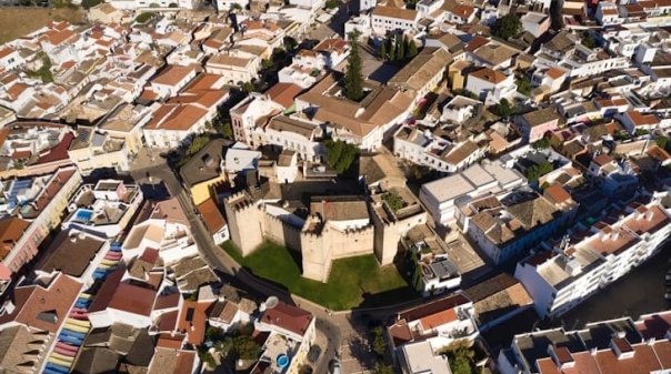 Loul&eacute; assinala 38 anos de eleva&ccedil;&atilde;o a cidade com concerto de Rodrigo Le&atilde;o