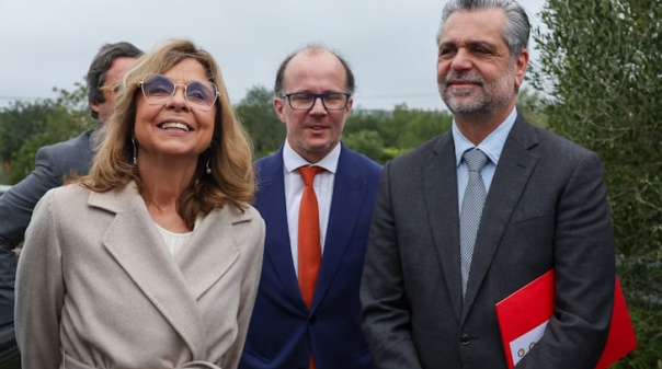 Ministra congratula-se com constru&ccedil;&atilde;o do Hospital Central do Algarve depois de 20 anos e lan&ccedil;amento de oito primeiras pedras