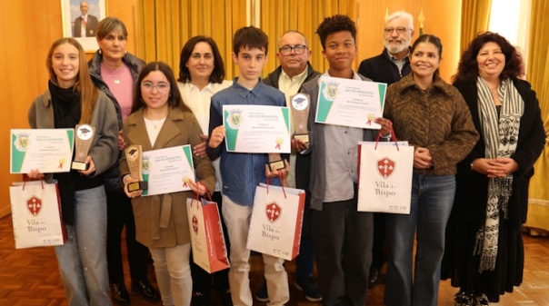 Munic&iacute;pio de Vila do Bispo distinguiu alunos com pr&eacute;mios de m&eacute;rito escolar