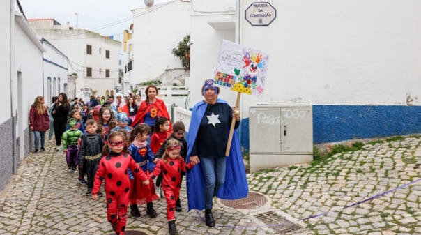 &ldquo;Super Her&oacute;is&rdquo; v&atilde;o desfilar pelas ruas de Boliqueime