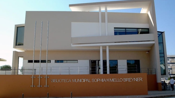 Crian&ccedil;as e adultos convidados a ouvir hist&oacute;rias na Biblioteca de Loul&eacute;