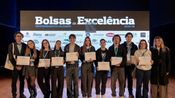 C&acirc;mara felicita alunos de Olh&atilde;o que receberam Bolsa de Excel&ecirc;ncia da Ualg