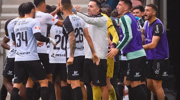 II Liga: Farense volta aos triunfos com golo nos descontos frente ao l&iacute;der Mar&iacute;timo