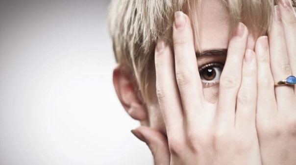 Tem medo de ser feliz? Descubra as causas