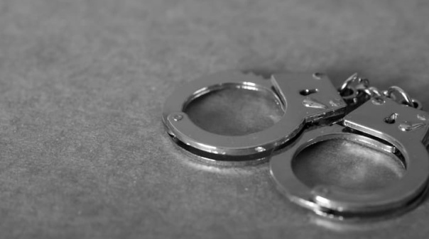 Detido homem que tentou matar outro por motivos passionais em Olh&atilde;o