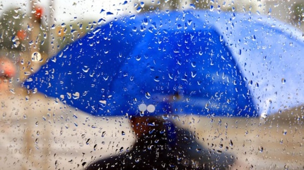 Depress&atilde;o Oriana n&atilde;o afeta diretamente o continente, mas traz chuva e vento