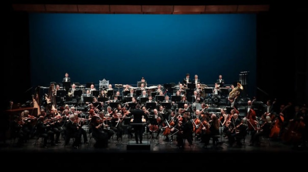 Eleg&acirc;ncia, humor e esp&iacute;rito festivo sobem ao palco do Teatro Ant&oacute;nio Pinheiro
