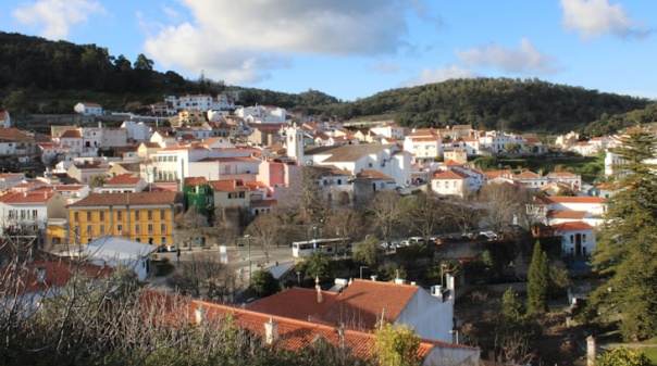 Mau tempo: Movimenta&ccedil;&otilde;es de massa em Monchique obrigam a cortes em v&aacute;rias estradas