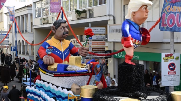 25 mil foli&otilde;es estiveram no primeiro dia do Carnaval de Loul&eacute; 