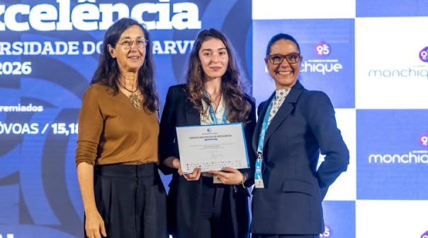 &Aacute;gua Monchique entregou Bolsa de Excel&ecirc;ncia a aluna da Universidade do Algarve