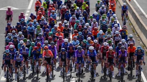 Olh&atilde;o recebe pela primeira vez meta volante da Volta ao Algarve