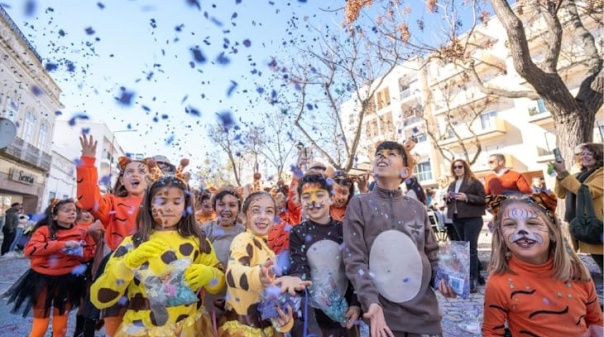 Comunidade escolar de Olh&atilde;o encheu ruas de anima&ccedil;&atilde;o e cor