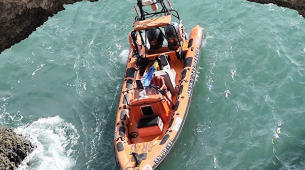 Dois homens resgatados na praia do Forte em Portim&atilde;o devido &agrave; subida da mar&eacute; 