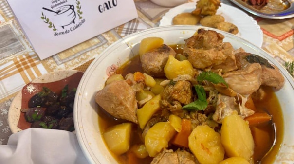 Queren&ccedil;a viveu a tradi&ccedil;&atilde;o do Galo de Entrudo