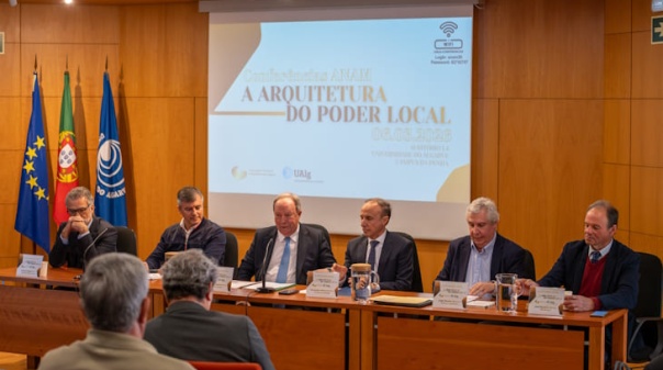 Reforma do poder local em Portugal debatida em Faro por autarcas e especialistas