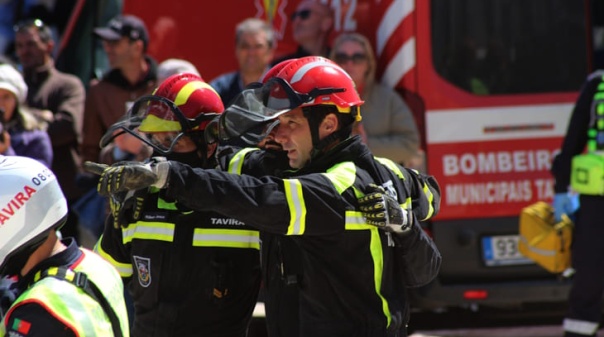 Sapadores Bombeiros de Tavira celebram 138 anos com novo ve&iacute;culo de combate a inc&ecirc;ndios