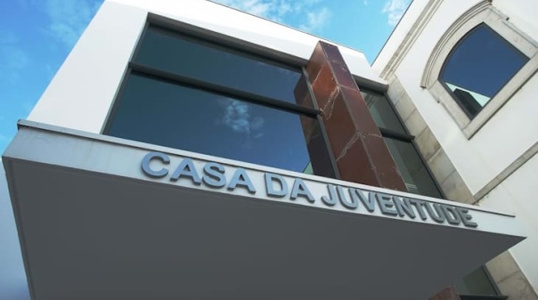 Artistas da Casa da Juventude de Olh&atilde;o mostram-se no m&ecirc;s do teatro