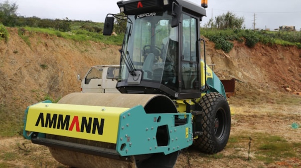 Munic&iacute;pio de Vila do Bispo investe em equipamento para manuten&ccedil;&atilde;o de vias rodovi&aacute;rias