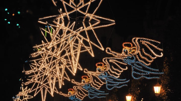 Quatro detidos por alegado esquema criminoso com ilumina&ccedil;&otilde;es de Natal 