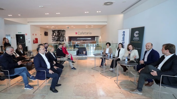 Comerciantes de Portim&atilde;o participaram na sess&atilde;o de lan&ccedil;amento do Bairro Digital