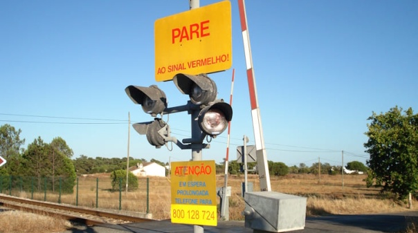 Comboios voltam a circular em Olh&atilde;o ap&oacute;s atropelamento com v&iacute;tima mortal