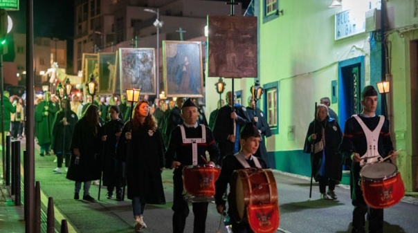 Prociss&atilde;o dos Pain&eacute;is ilumina noite de Quinta-feira Santa em Albufeira