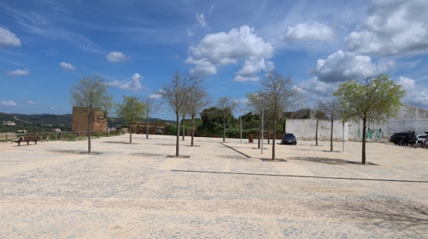 Estacionamento na Rua do Saco, em Silves &ldquo;com nova cara&rdquo; e mais seguran&ccedil;a