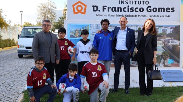 Associa&ccedil;&atilde;o de Futebol do Algarve entregou equipamentos a duas IPSS de Faro