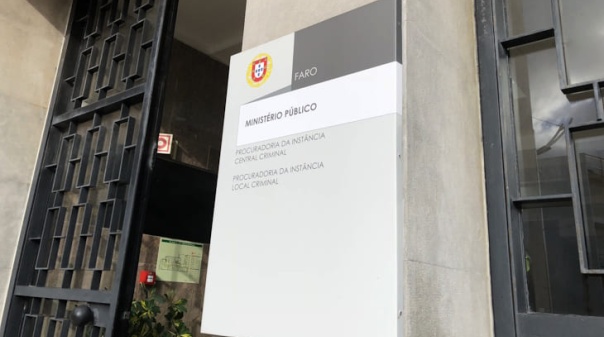 Minist&eacute;rio P&uacute;blico de Faro deduz acusa&ccedil;&atilde;o contra auxiliar de inf&acirc;ncia por pornografia de menores