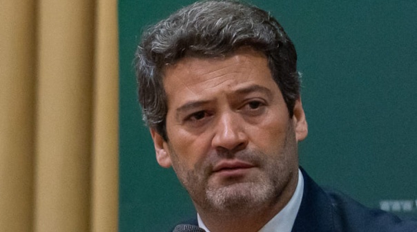 Ventura condena buscas na C&acirc;mara de Albufeira e acusa autoridades de intimidarem Rui Cristina