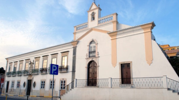 Curso de harpa impulsiona reabertura da Ermida de Sant&rsquo;Ana em Loul&eacute;