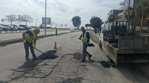 Equipas do Munic&iacute;pio de Olh&atilde;o est&atilde;o no terreno a reparar estragos das chuvas