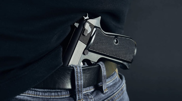 PJ det&eacute;m jovem de 19 anos suspeito de tentativa de homic&iacute;dio a tiro em Olh&atilde;o