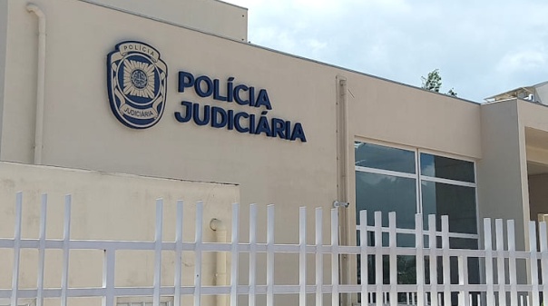 Casal ingl&ecirc;s detido por crimes econ&oacute;micos em Faro e extraditado para Chipre