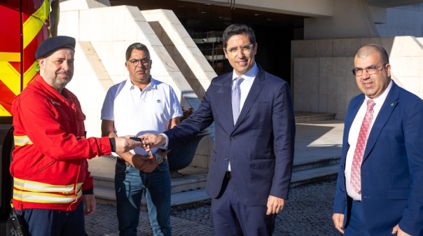 Munic&iacute;pio de Albufeira oferece novo ve&iacute;culo aos Bombeiros em homenagem a Jos&eacute; Carlos Rolo