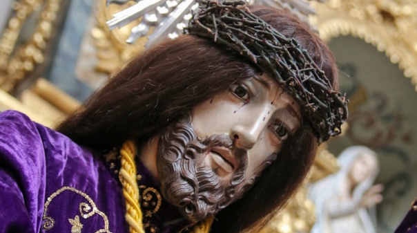 Olh&atilde;o assinala Sexta-feira Santa com prociss&atilde;o do Enterro do Senhor