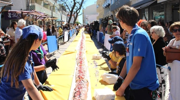 Folar Gigante em Quarteira deliciou residentes e turistas    