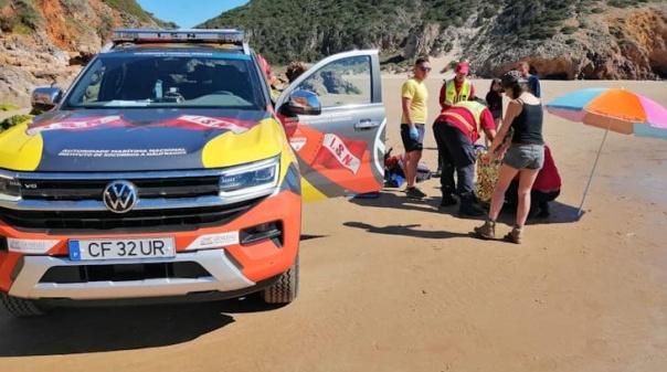Parapentista ferido ap&oacute;s queda na Praia das Furnas