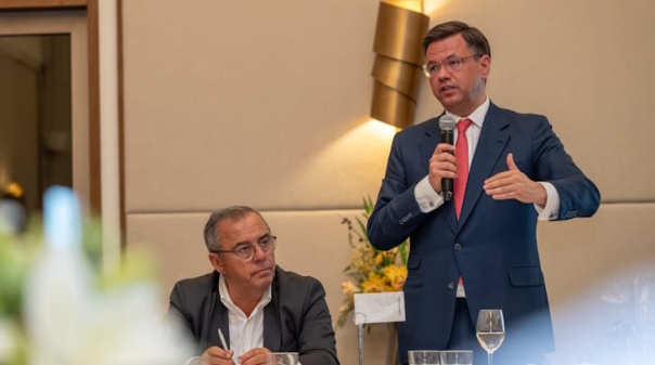 Ministro veio ao Algarve explicar como o governo pretende acabar com o excesso de burocracia