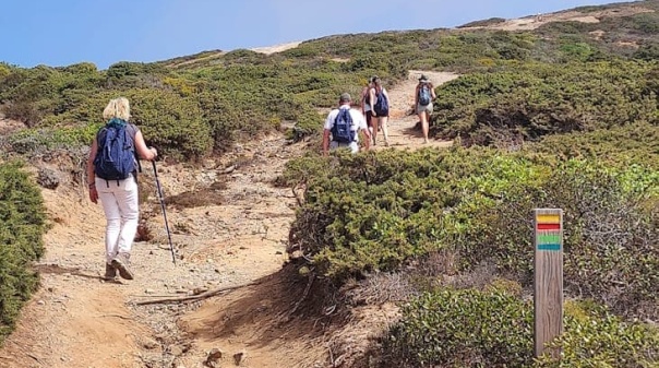 Algarve entre os tr&ecirc;s destinos favoritos para caminhadas na Europa